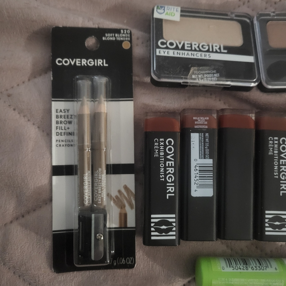 Sold Makeup Bundle - Picture 2 of 3